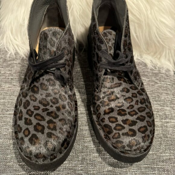 Clarks Originals Arisa Desert Boots – Gray Leopard Haircalf Leather – Size 8.5 - Picture 2 of 9